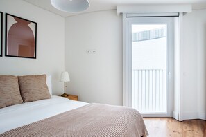 3 quartos, ferros/tábuas de passar roupa, Wi-Fi, roupa de cama