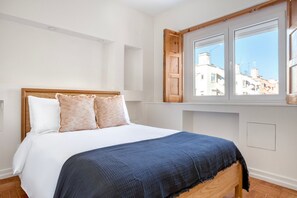 2 chambres, fer et planche à repasser, Wi-Fi, draps fournis