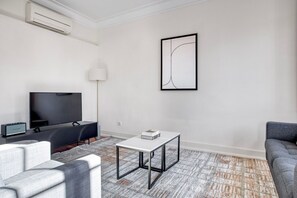 Télévision, chaîne hi-fi