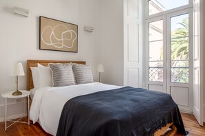 2 多间卧室、熨斗/熨衣板、WiFi、床单