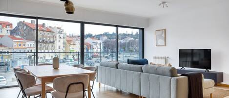 Fernseher, Stereoanlage