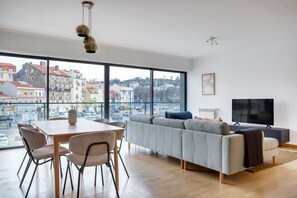 Télévision, chaîne hi-fi