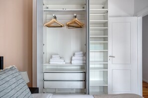 2 bedrooms, iron/ironing board, WiFi, bed sheets - Blueground | Amoreiras, fully furnished (Lisbon)