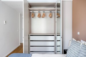 2 chambres, fer et planche à repasser, Wi-Fi, draps fournis