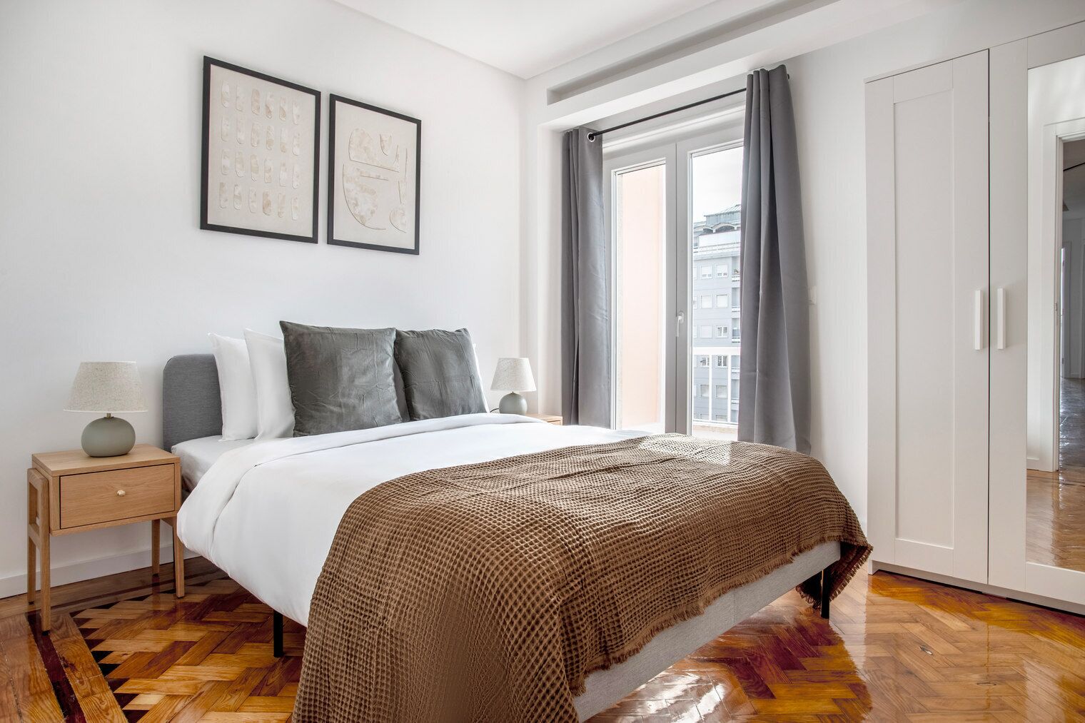 3 多间卧室、熨斗/熨衣板、WiFi、床单