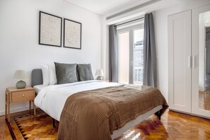 3 bedrooms, iron/ironing board, WiFi, bed sheets - Blueground | Alvalade, furnished, balcony (Lisbon)