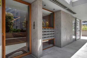 Exterior detail - Blueground | New in Praça de Espanha, balcony (Lisbon)