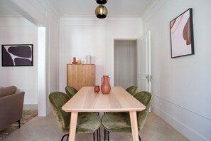 Dining - Blueground | Principe Real, fully furnished (Lisbon)