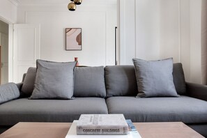 TV, stereo - Blueground | Principe Real, move-in-ready (Lisbon)