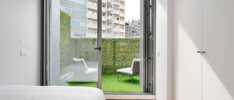 2 عدّة غرف نوم ومكواة/لوح كي وواي فاي وملاءات أسرّة