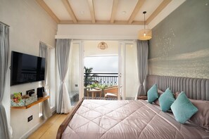 Individually furnished, desk, laptop workspace, soundproofing - Sea Gadabout - Seaside Stays (Puducherry)