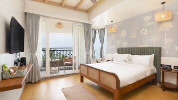 Superior Room | Individually furnished, desk, laptop workspace, soundproofing