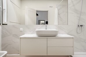 Hårføner og håndklær