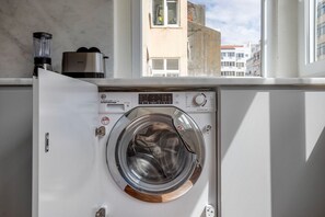 Interior - Blueground | Arroios, fully furnished (Lisbon)