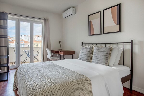 2 bedrooms, iron/ironing board, WiFi, bed sheets - Blueground | Arroios, fully furnished (Lisbon)