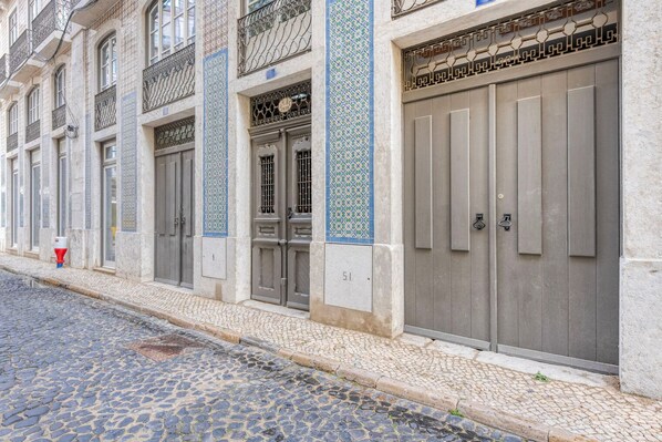 Exterior detail - Blueground | Baixa, completely furnished (Lisbon)