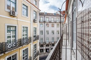 Property grounds - Blueground | Baixa, completely furnished (Lisbon)