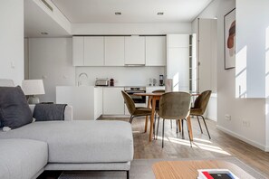 Fernseher, Stereoanlage