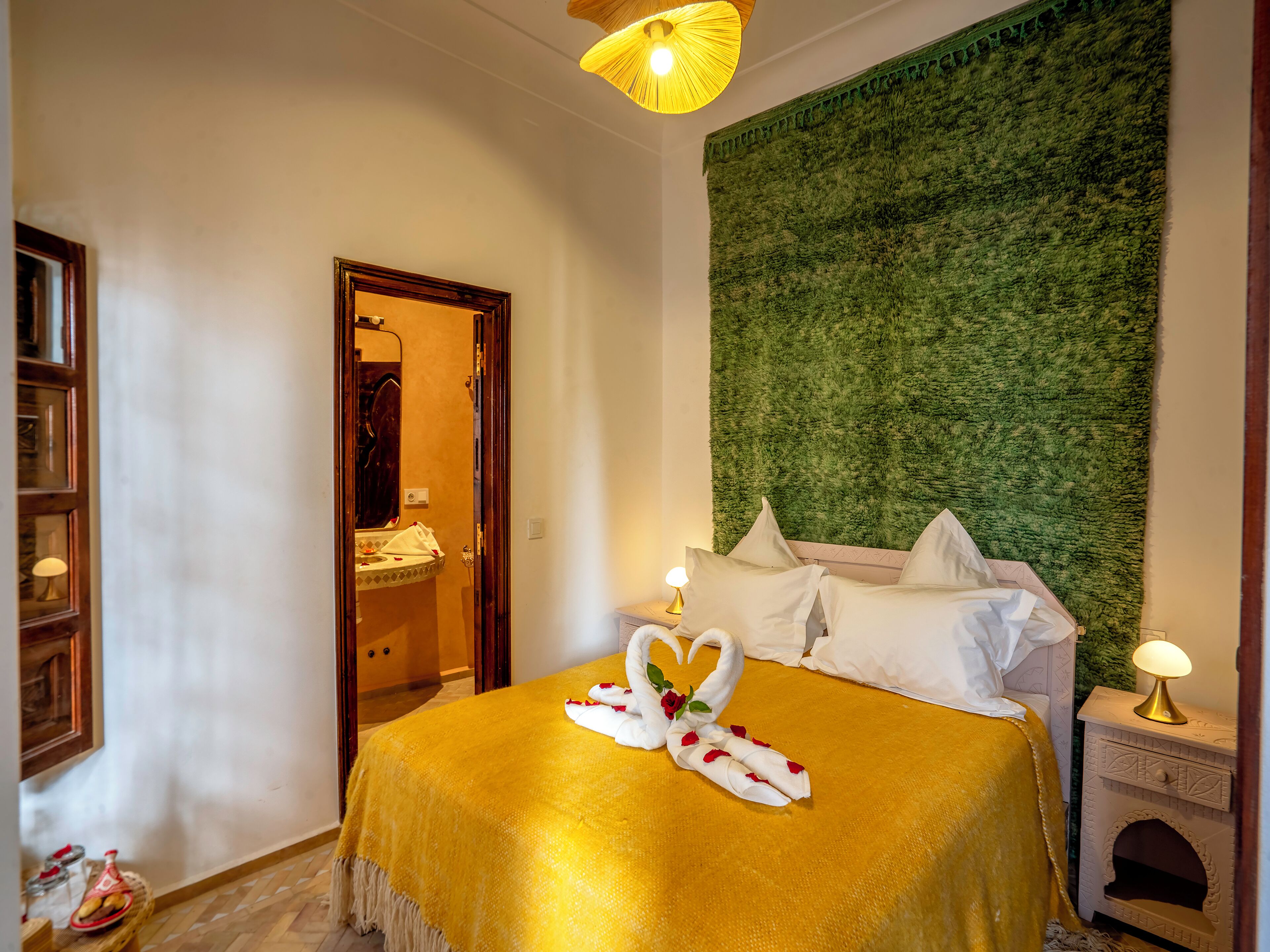 Hochwertige Bettwaren, individuell dekoriert, Verdunkelungsvorhänge