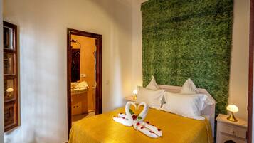 Hochwertige Bettwaren, individuell dekoriert, Verdunkelungsvorhänge