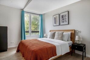 1 bedroom, iron/ironing board, WiFi, bed sheets - Blueground | Oeiras, pool (Oeiras)