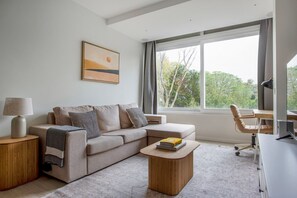 TV, stereo - Blueground | Oeiras, pool (Oeiras)