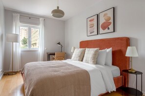 2 多间卧室、熨斗/熨衣板、WiFi、床单