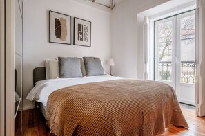 2 chambres, fer et planche à repasser, Wi-Fi, draps fournis