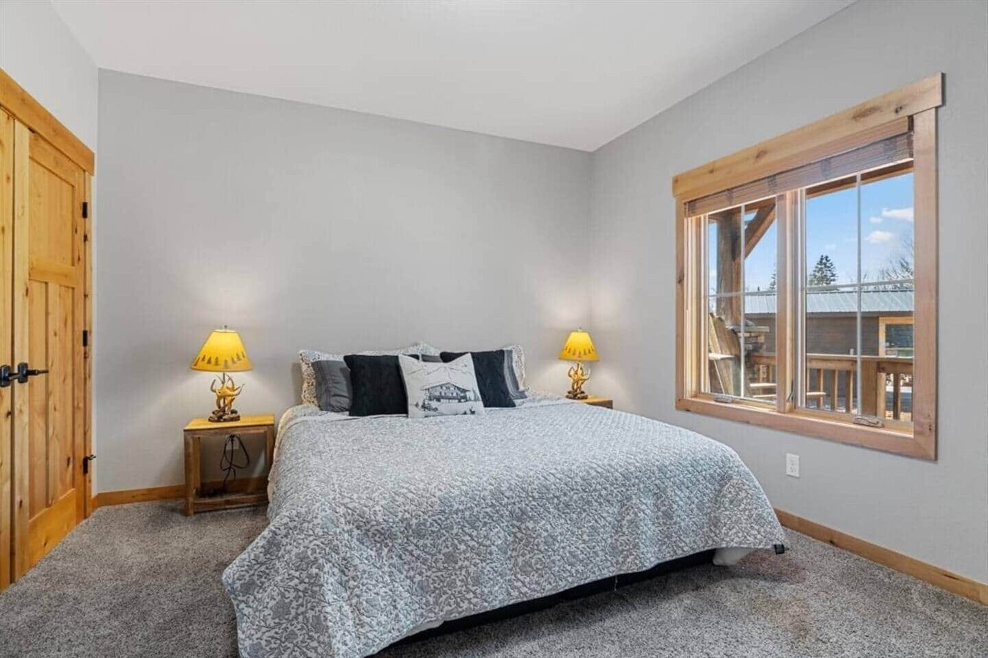 4 bedrooms, desk, free WiFi, bed sheets