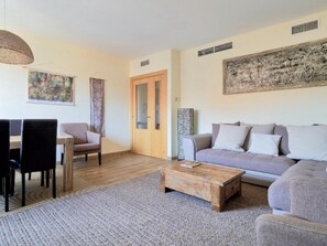 Smart TV - Holidays2Malaga Heroe de Sostoa with pool view (Málaga)