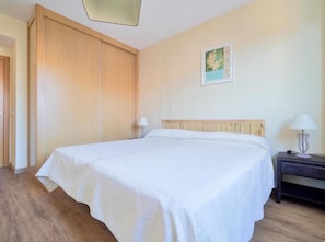 3 chambres, fer et planche à repasser, lit parapluie, Wi-Fi gratuit