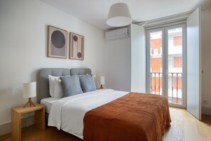 2 bedrooms, iron/ironing board, WiFi, bed sheets - Blueground | Arroios, fully furnished & equipped (Lisbon)