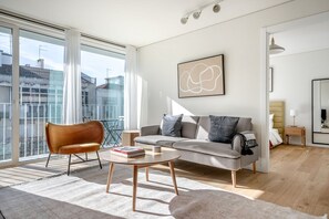 TV, stereo - Blueground | Campo Pequeno, furnished, pool (Lisbon)