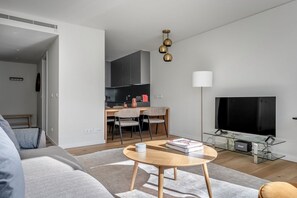 TV, stereo - Blueground | Campo Pequeno, furnished, pool (Lisbon)