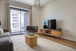 Télévision, chaîne hi-fi