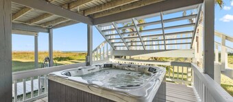 Family Reunions, Corporate/Church Retreats, Large Gatherings-Steps to the beach!