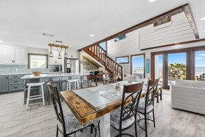Dining - Family Reunions, Corporate/Church Retreats, Large Gatherings-Steps to the beach! (Freeport)