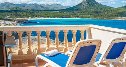 PERLETA - Fabulous penthouse with sea views, swimming pool, and free WiFi.