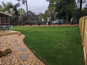 Outdoor dining - Remodeled Bungalow walking distance to Augusta National (Augusta)