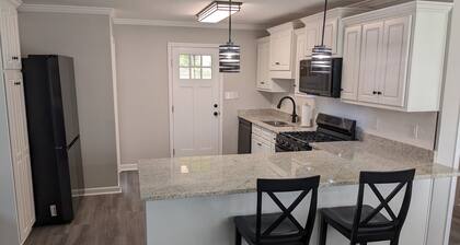 Remodeled Bungalow walking distance to Augusta National