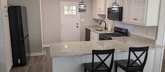 Remodeled Bungalow walking distance to Augusta National