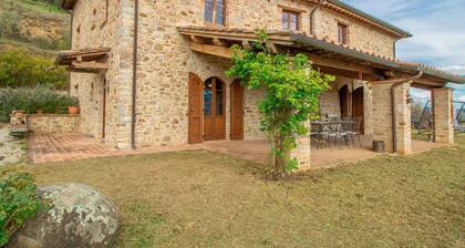 Wonderful private villa for 9 guests with WIFI, TV, balcony and pets allowed