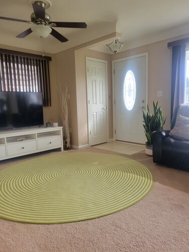 Enjoy your next clean home away from home in a central location!  Pets welcome!