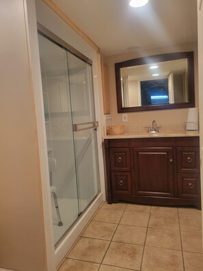 Hårføner, håndklær, såpe og sjampo