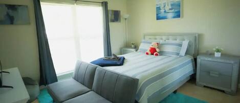 3 bedrooms, iron/ironing board, WiFi, bed sheets