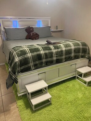 3 makuuhuonetta, silitysrauta/-lauta, Wi-Fi, vuodevaatteet