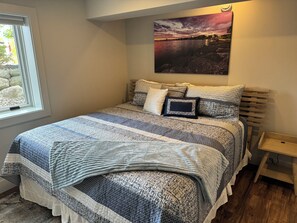 5 bedrooms, iron/ironing board, WiFi, bed sheets