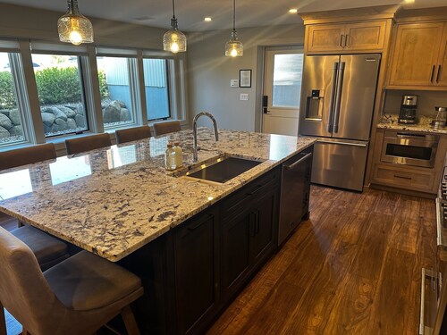 GRAND TRAVERSE GETAWAY Downtown luxury condo 3 blocks from the beach, sleeps 16.