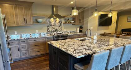 GRAND TRAVERSE GETAWAY Downtown luxury condo 3 blocks from the beach, sleeps 16.