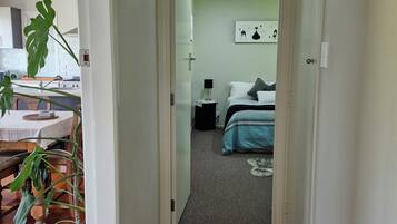 2 bedrooms, in-room safe, desk, iron/ironing board